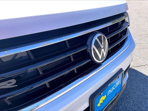 Used 2024 Volkswagen Tiguan SE R-Line image 31