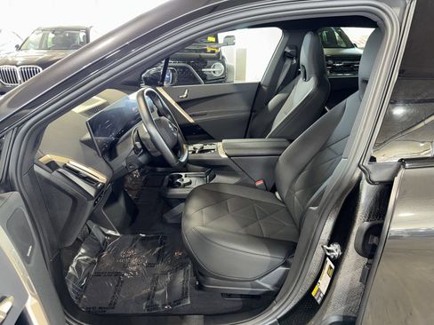 Used 2025 BMW iX xDrive50 w/ Sport Package AWD/4WD image 18