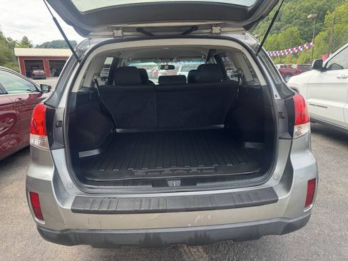 Used 2011 Subaru Outback 2.5i Premium w/ All-Weather Pkg AWD/4WD image 8