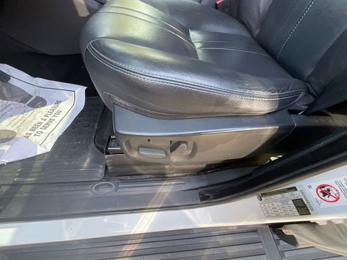 Used 2015 Land Rover LR4 HSE image 13