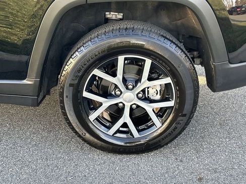 Used 2024 Jeep Grand Cherokee Limited image 11