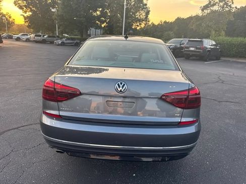 Used 2017 Volkswagen Passat 1.8T R-Line FWD image 5