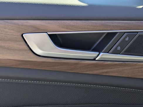 New 2026 Volkswagen Atlas SE image 12