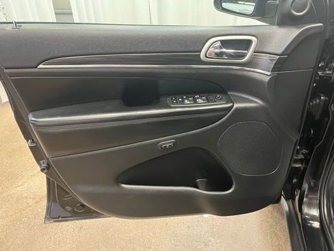 Used 2022 Jeep Grand Cherokee Limited image 14