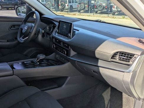 Used 2023 Nissan Rogue S image 32