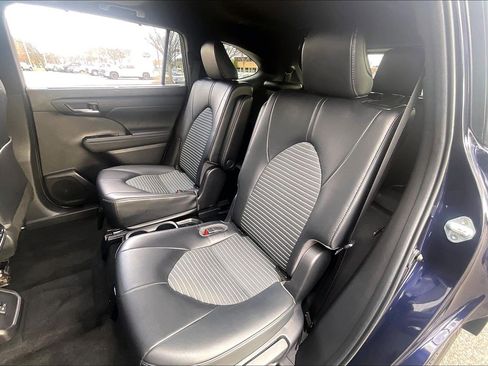 Used 2022 Toyota Highlander XSE image 31