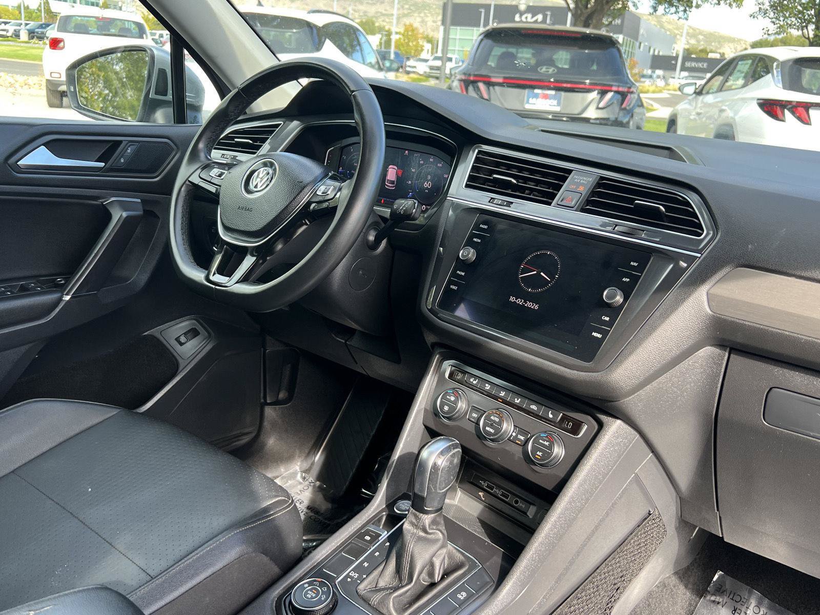 Used 2020 Volkswagen Tiguan SEL w/ 3rd Row Seat Package AWD/4WD image 3