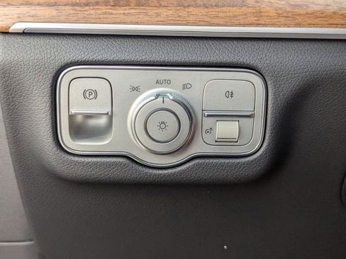 Used 2025 Mercedes-Benz GLS 450 4MATIC image 37