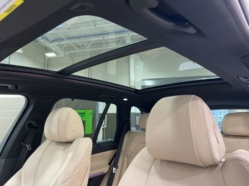 Used 2022 BMW X5 xDrive40i w/ Premium Package image 18