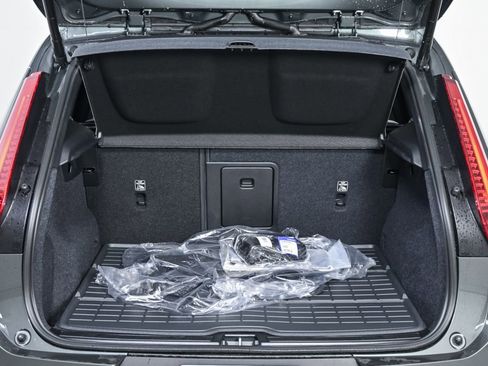 New 2026 Volvo XC40 B5 Plus w/ Protection Package Premier AWD/4WD image 29