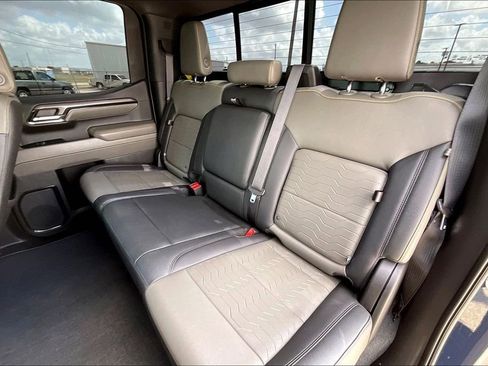 Used 2022 Chevrolet Silverado 1500 ZR2 w/ Technology Package image 16