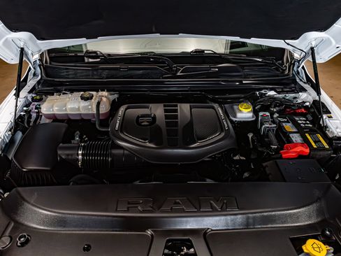Used 2025 RAM 1500 Limited AWD/4WD image 32