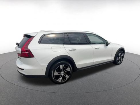 Used 2025 Volvo V60 B5 Cross Country Plus AWD/4WD image 14