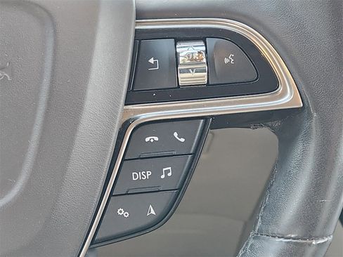 Used 2019 Lincoln Nautilus Select image 27