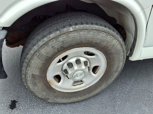 Used 2015 Chevrolet Express 2500 RWD image 7