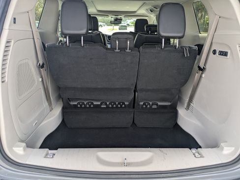 Used 2022 Chrysler Pacifica Limited image 13