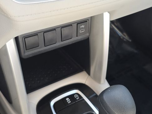 Used 2024 Toyota Corolla Cross L image 25