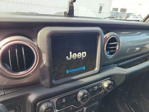 Used 2018 Jeep Wrangler Unlimited Sahara image 17