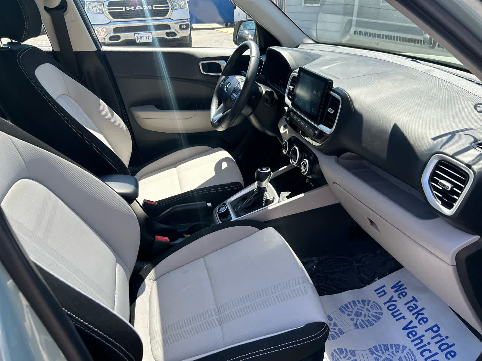 Used 2025 Hyundai Venue SEL FWD image 26