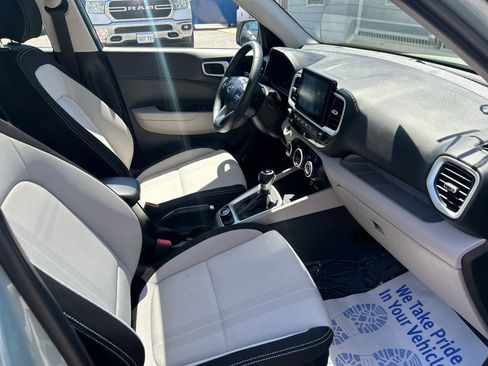 Used 2025 Hyundai Venue SEL FWD image 26