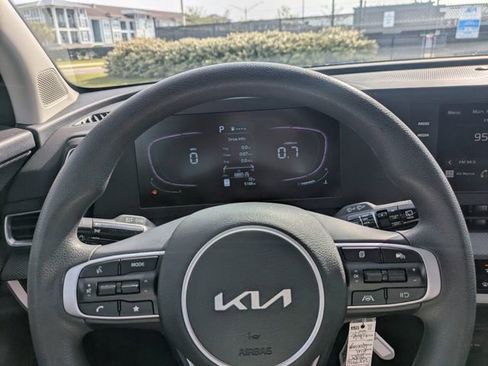 Used 2025 Kia Sportage LX FWD image 27