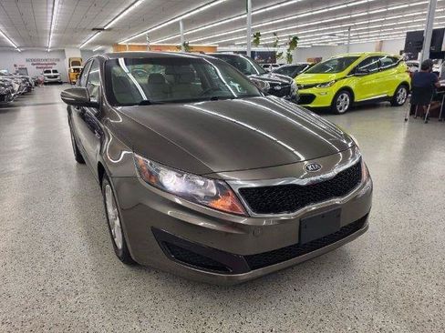 Used 2011 Kia Optima LX FWD image 3