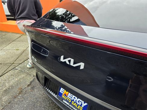 Used 2022 Kia EV6 Wind image 17