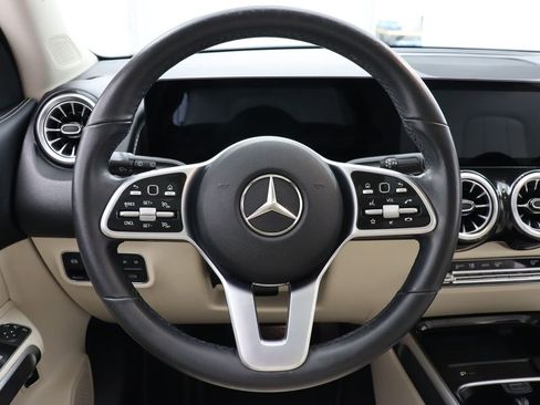 Used 2022 Mercedes-Benz GLB 250 image 17