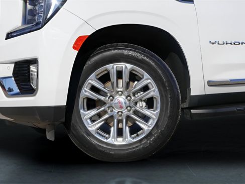 Used 2021 GMC Yukon XL SLT w/ SLT Premium Package image 4