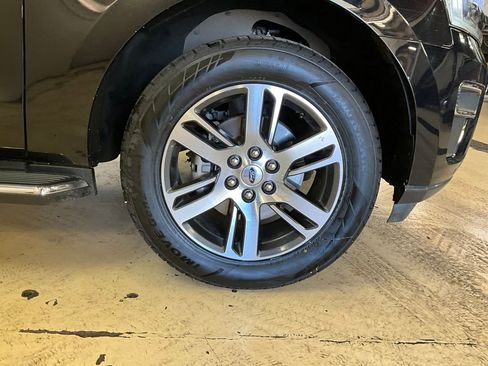 Used 2023 Ford Expedition Limited image 21