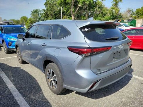 Used 2021 Toyota Highlander XLE FWD image 6