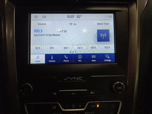 Used 2020 Ford Fusion SE FWD image 25