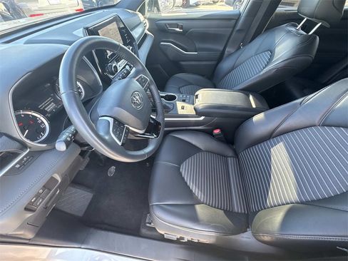 Used 2024 Toyota Highlander XSE image 38