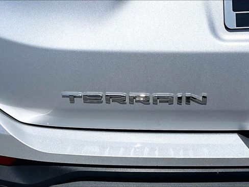 Used 2022 GMC Terrain SLE FWD image 9