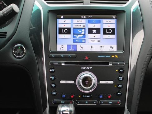 Used 2017 Ford Explorer Platinum image 17