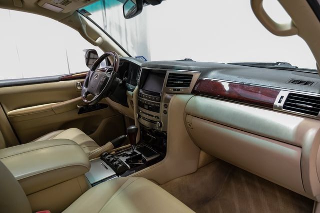 Used 2014 Lexus LX 570 4WD image 16