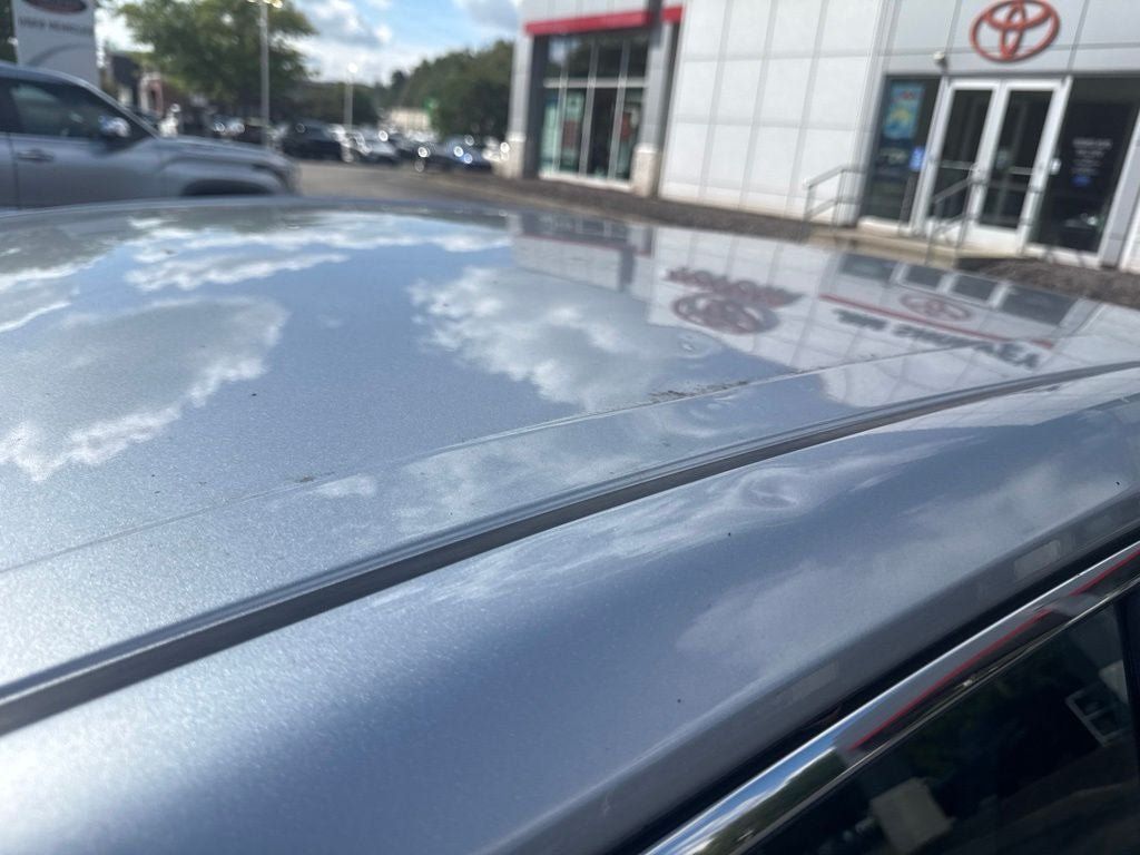 Used 2018 Toyota Camry XLE FWD image 3