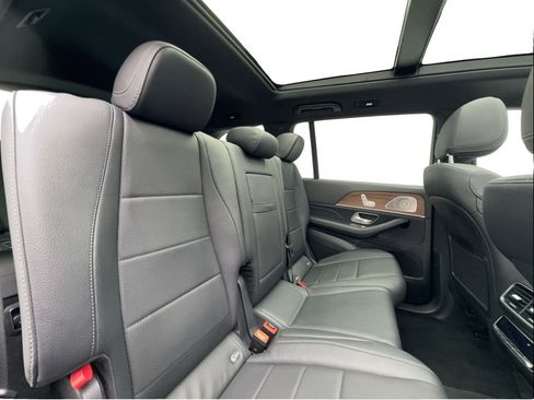Used 2025 Mercedes-Benz GLS 450 4MATIC image 28