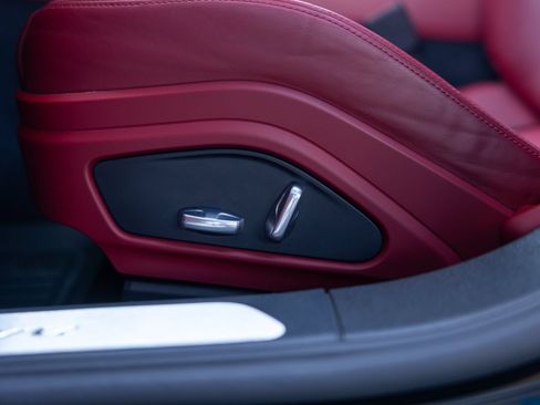 Used 2020 Porsche Panamera image 41