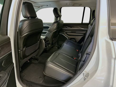 Used 2022 Jeep Grand Cherokee Limited 4xe image 30