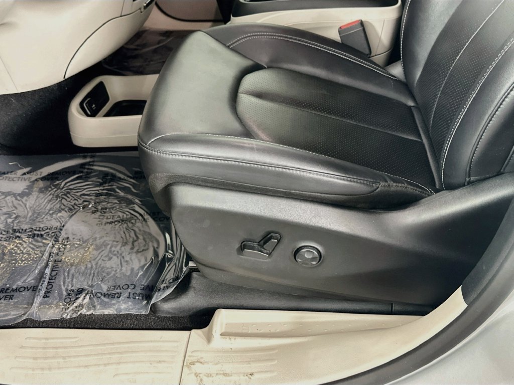 Certified 2024 Chrysler Pacifica Touring-L FWD image 29
