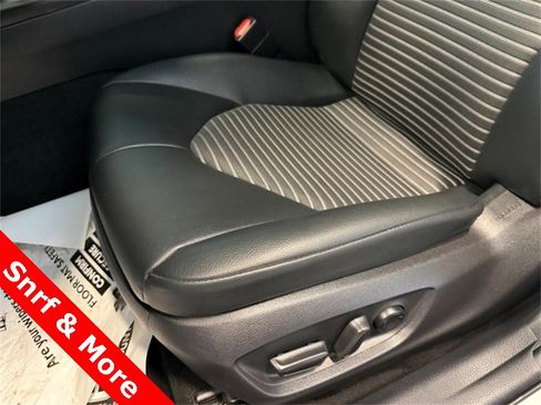 Used 2021 Toyota Camry SE image 16