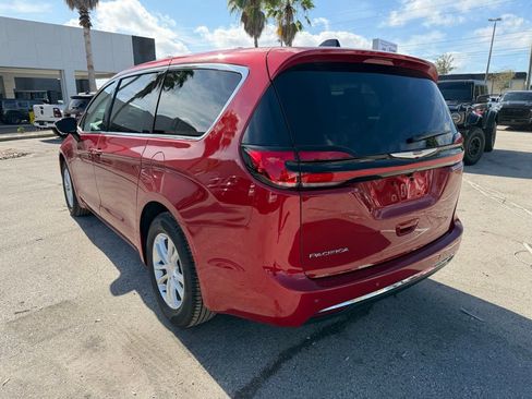 New 2026 Chrysler Pacifica Select FWD image 4
