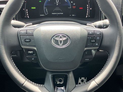 Used 2025 Toyota Camry SE FWD image 18