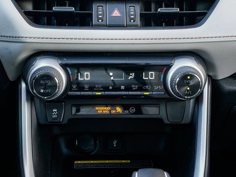 Used 2021 Toyota RAV4 XLE Premium image 13