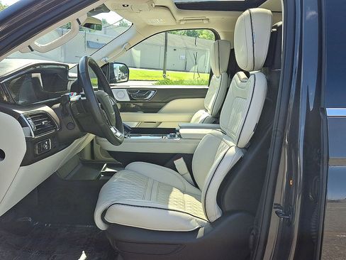 Used 2024 Lincoln Navigator L Black Label AWD/4WD image 17