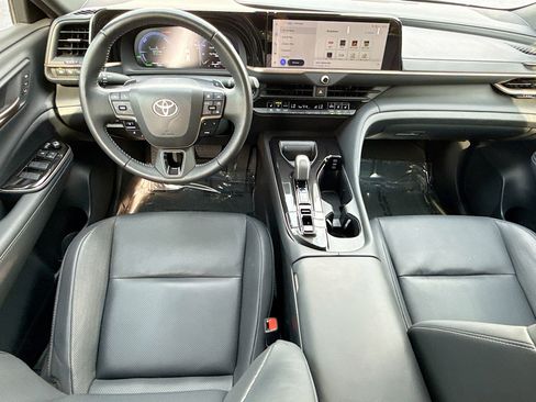 Used 2025 Toyota Crown Signia AWD/4WD image 16