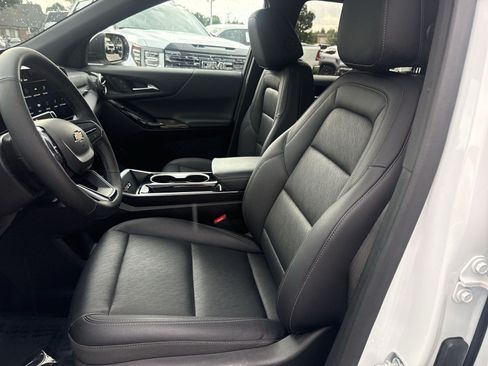 Used 2025 Chevrolet Equinox LT w/ Convenience Package II FWD image 12