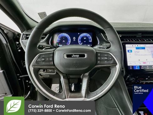 Used 2024 Jeep Grand Cherokee Limited w/ Black Appearance Package AWD/4WD image 15
