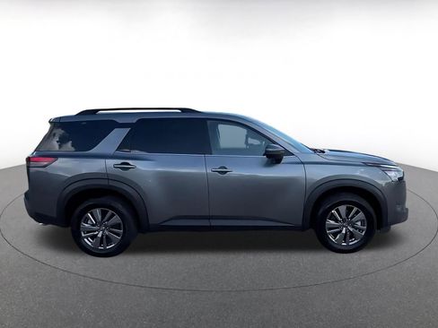 Used 2025 Nissan Pathfinder SV FWD image 16